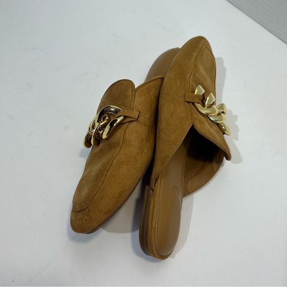 Elegant Tan‎ Loafers with Gold Chain Detail size 7 Preowned - Picture 6 of 9